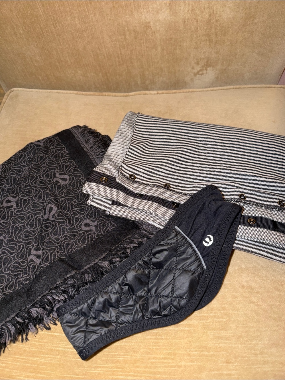 lululemon athletica Black Quilted Headband with Black & Gray Scarves